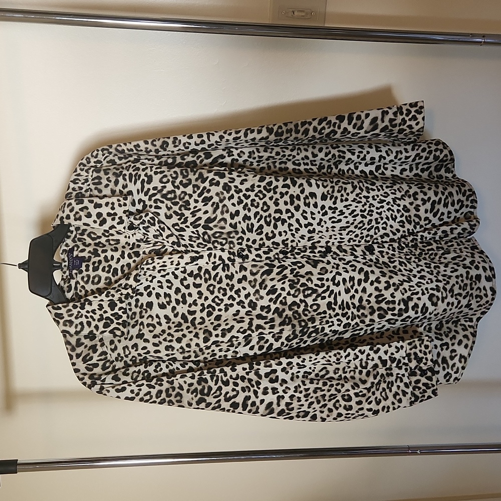Long Sleeve top with a leopard design